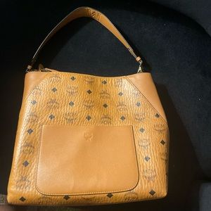 Mcm pocketbook worn 3 times just like new